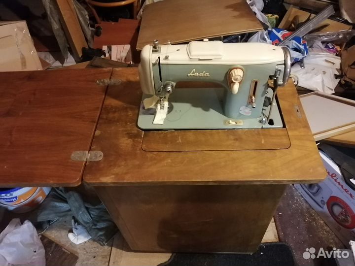 Швейная машинка Лада