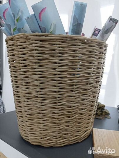 Корзина плетеная из бумажной лозы