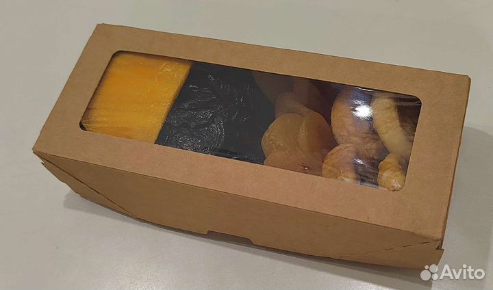 Подарочный нобор из сухофруктов и орехов