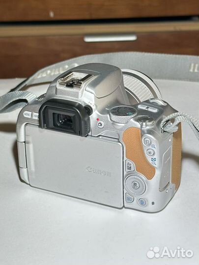 Canon EOS 200d + Canon 18-55mm (kit)