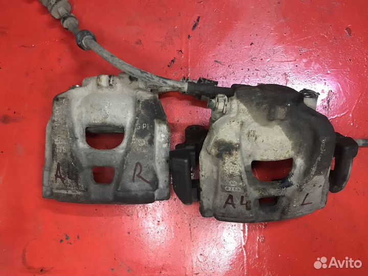 Суппорт тормозной передний Audi A4 B8