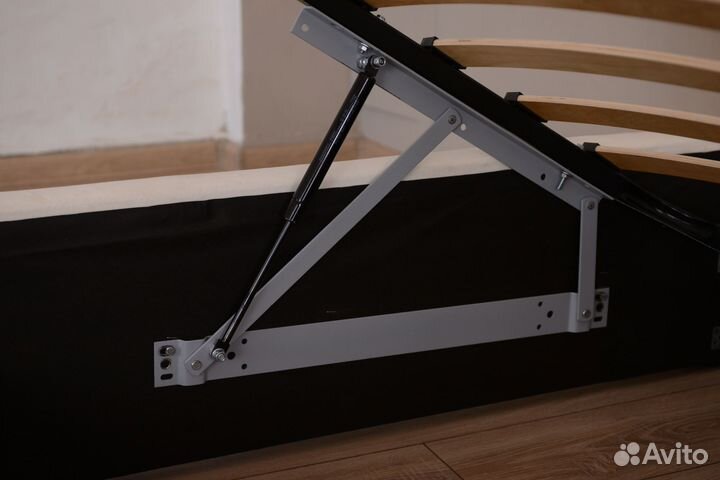 Кровать с матрасом и подъемным механизмом 90х200