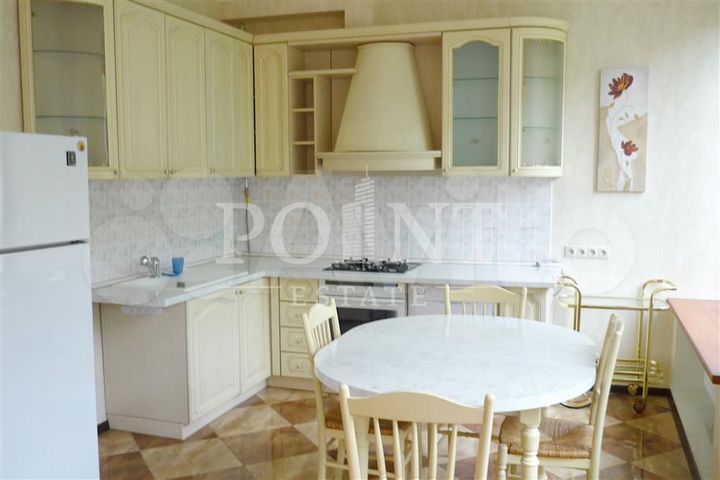 Дом 566 м² на участке 35 сот.