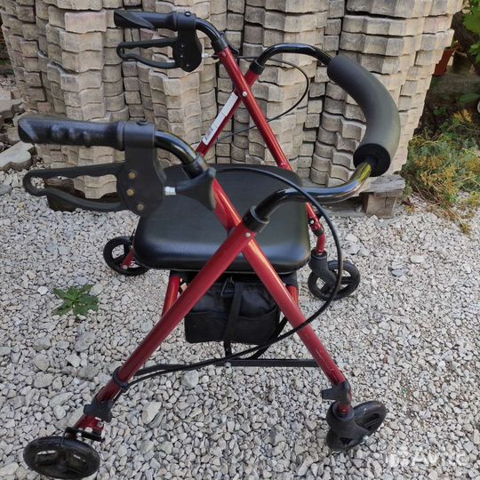 Ходунки-роллаторы для инвалидов на колесах