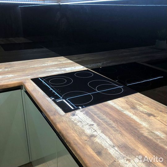 Угловой кухонный гарнитур современный