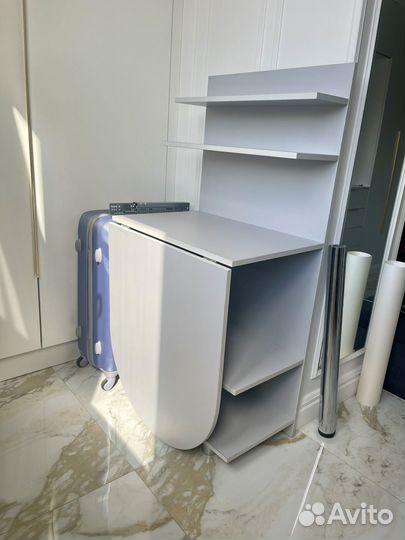 Маникюрный стол