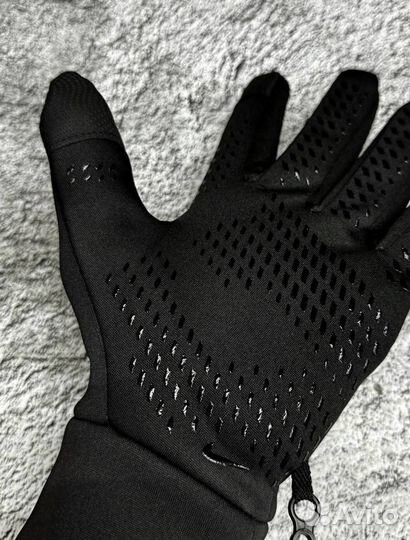 Перчатки Nike для активных зимних дней