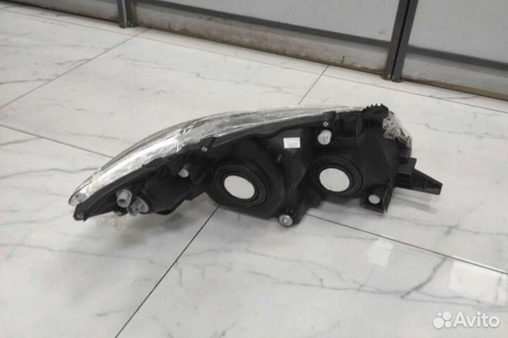 Передние фары Toyota Corolla E150 2009-2011