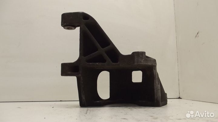 Кронштейн насоса гидроусилителя Фольксваген Пассат