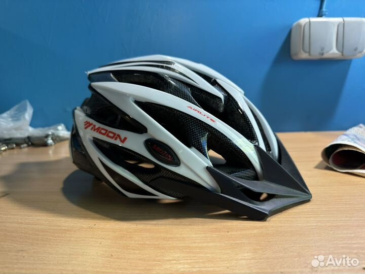 Велошлем Moon белый 55-58 см