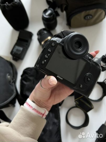 Зеркальный фотоаппарат Nikon D3000 + объективы