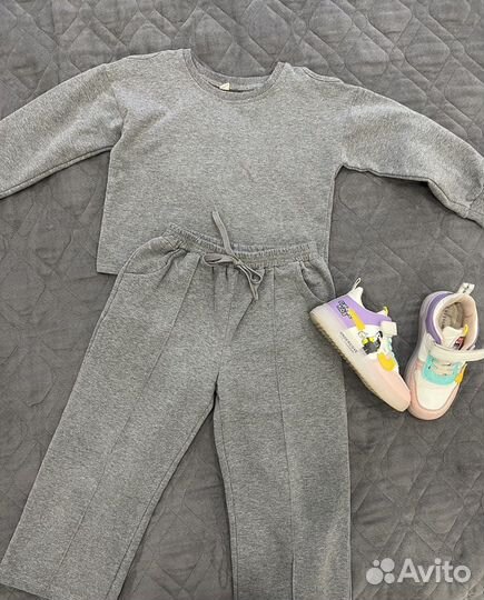 Пакет вещей и обувь на девочку 4-5,5 лет