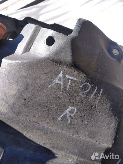 Продам подкрылки Тойота