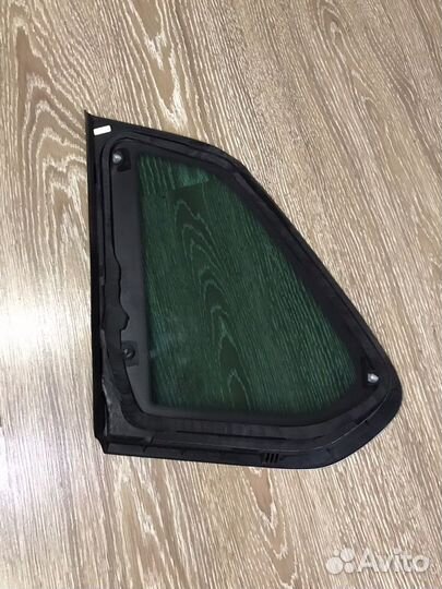 Стекло заднего правого крыла Фольксваген Тигуан