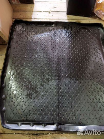 Автомобильные коврики в багажник