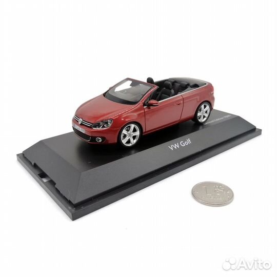 Модель автомобиля Schuco 450746600 VW Golf 1:43