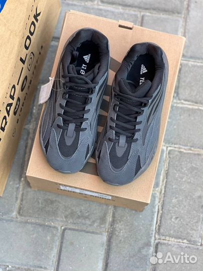 Кроссовки adidas yeezy boost 700 v2