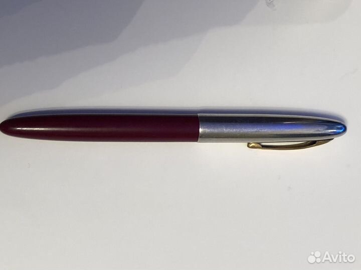 Ручка с золотым пером