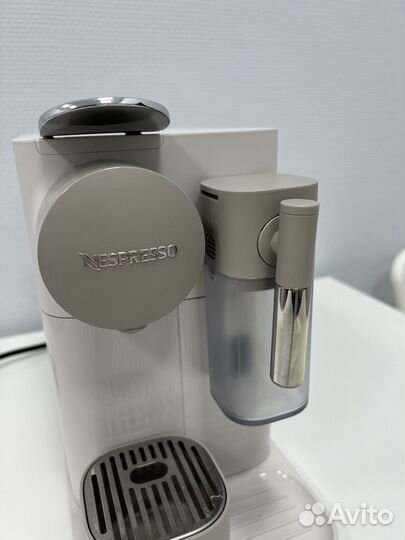 Кофемашина капсульная Nespresso Latissima One бу