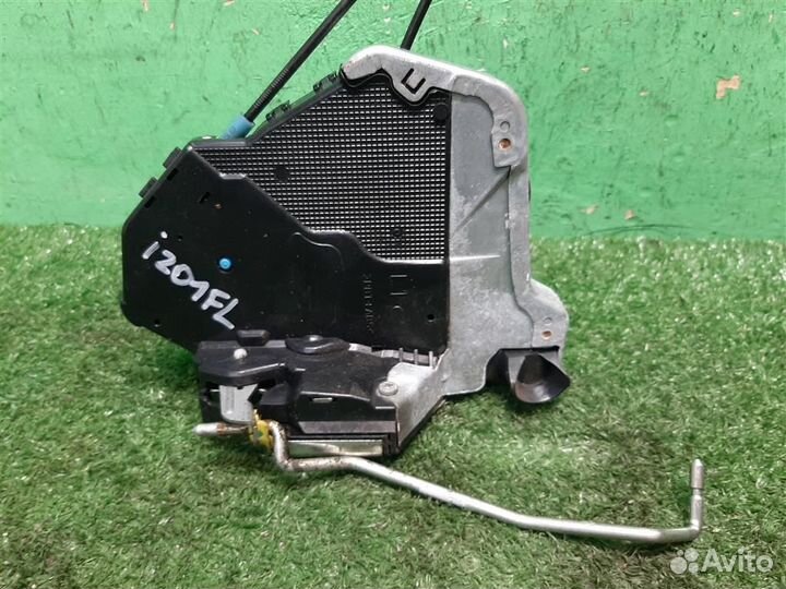 Замок двери передней левой Toyota Verso R2 2009