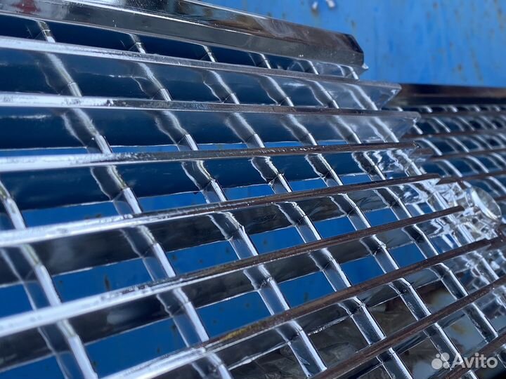 Решетка и очки ваз 2106