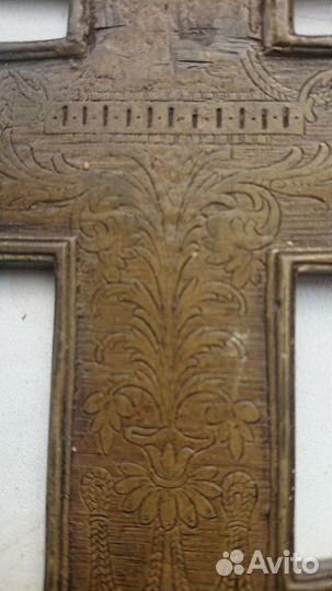 Крест распятие с предстоящими с эмалью