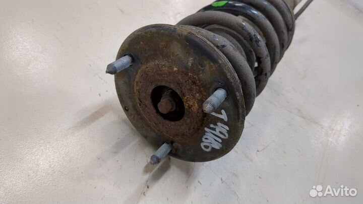 Амортизатор подвески левый передний Lexus IS