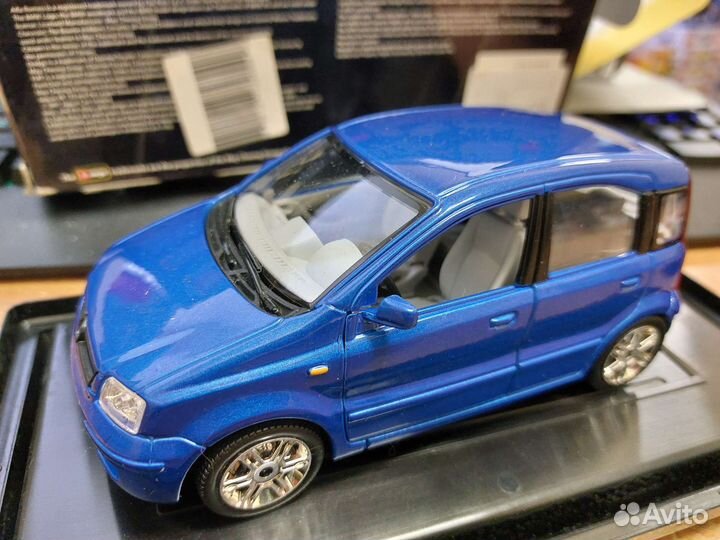 Модель автомобиля fiat Panda 1:24