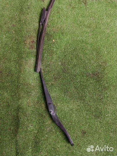 Поводок стеклоочистителя передний правый Renault