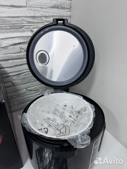 Мультиварка Redmond новая