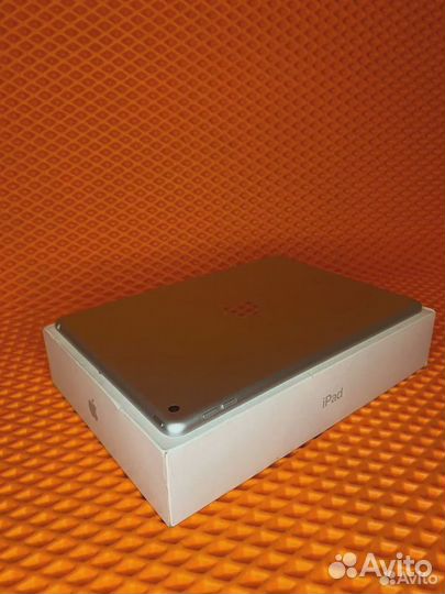 iPad 8 2020 wifi 32gb (в 2275)