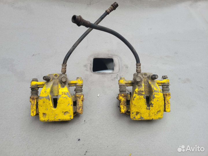 Задний суппорт Toyota avensis t25