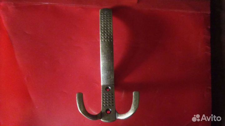 Крючок мебельный
