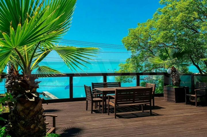 Дом 700 м² на участке 12 сот.