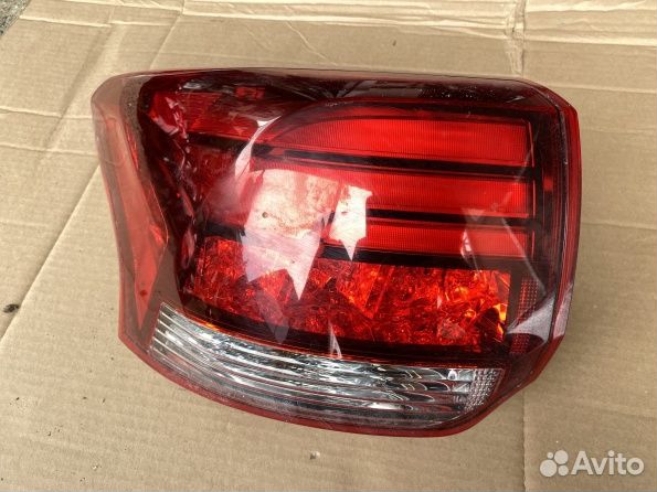 Фонарь в крыло Mitsubishi Outlander 3