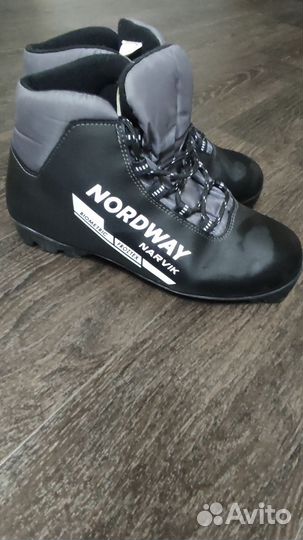 Лыжные ботинки