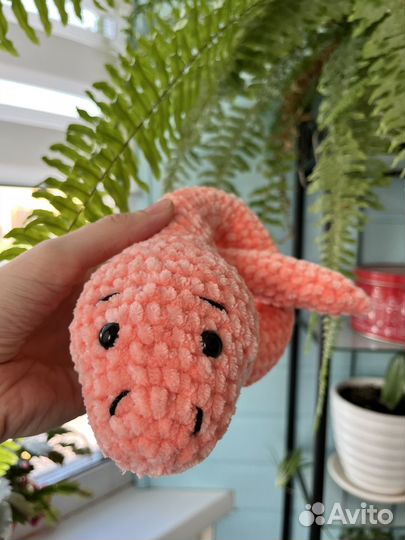 Мягкая вязаная змейка