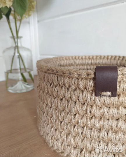 Корзина круглая на деревянном дне