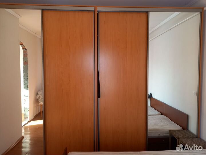 Шкаф купе с зеркалом