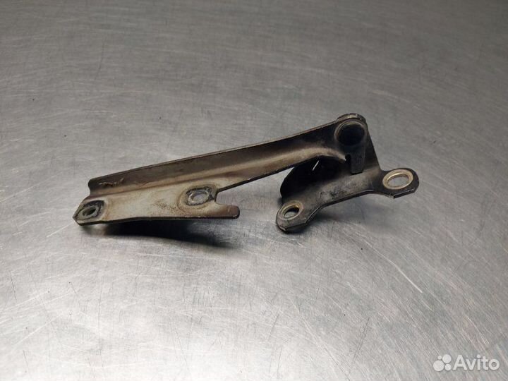 Петля капота правая Mitsubishi Outlander CU5W 4G69