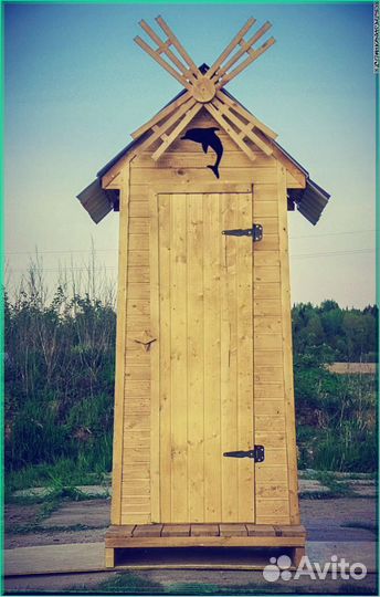 Уличный туалет с декором FSN