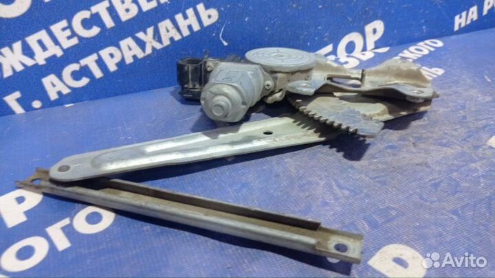 Задний правый стеклоподъемник Nissan Juke