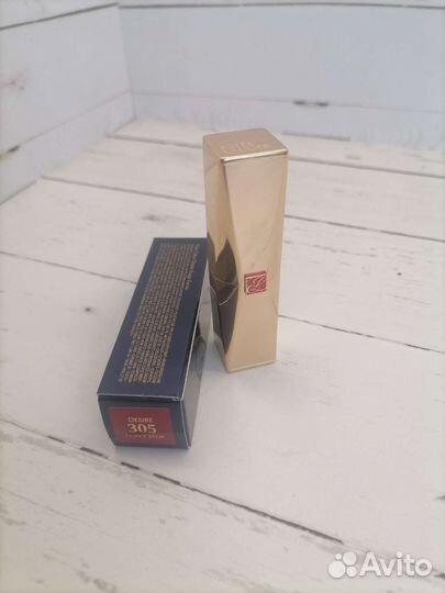 Насыщенная ухаживающая помада для губ Estee Lauder