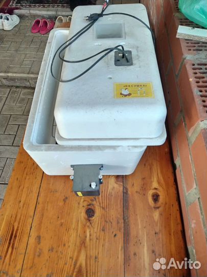 Инкубатор для яиц автоматический