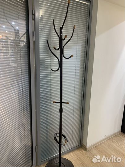Вешалка напольная металлическая