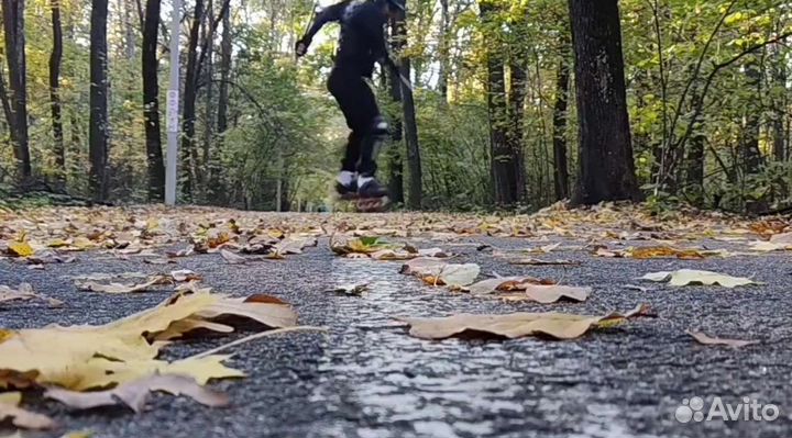 Инструктор по роликовым конькам