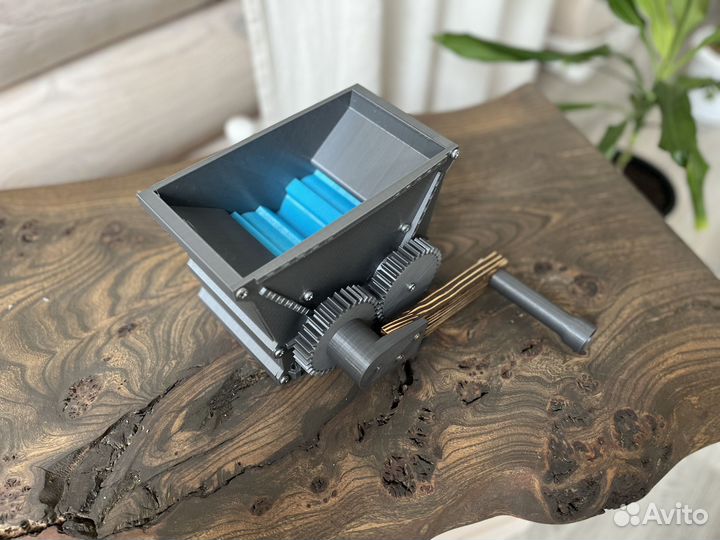 Давилка для винограда