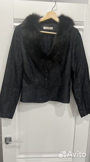 Пиджак щелковый с натуральным мехом воротником