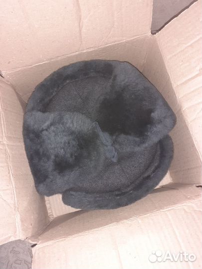 Шапка серая с кокардой натуральный мех