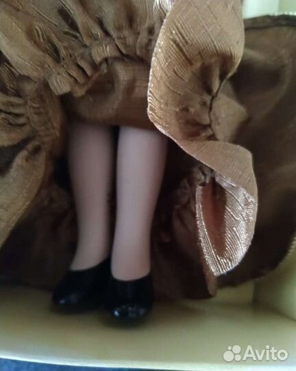 Кукла фарфоровая коллекционная